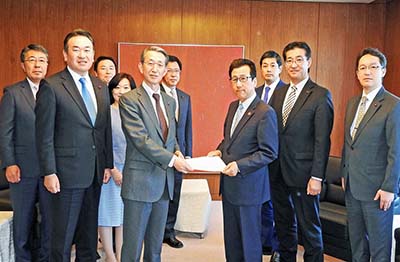 秋元札幌市長へ「公立夜間中学校の早期開設を求める要望書」を提出致しました。