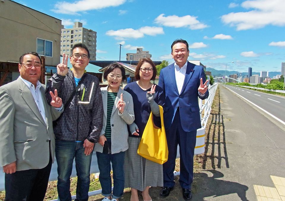 雑草で埋め尽くされていて大変に危険な歩道がきれいに
