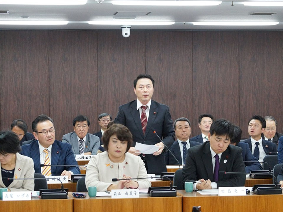 決算特別委員会で「子どもアシストセンターのＬＩＮＥ相談の取組みについて」質問をしました