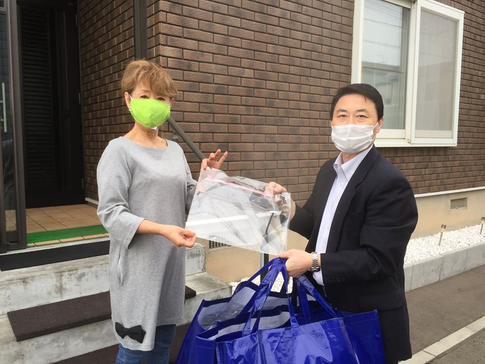 市民の方が作成したフェイスシールドを札幌市危機管理対策室へ届けさせていただきました