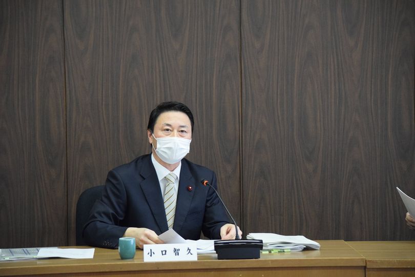 経済観光委員会が招集され、質疑が行われました