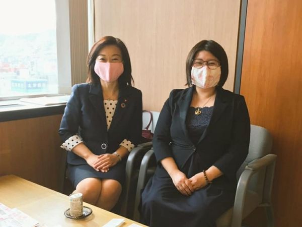 NPO北海道ネウボラ 代表の五嶋絵里奈さんと、子育て支援について意見交換