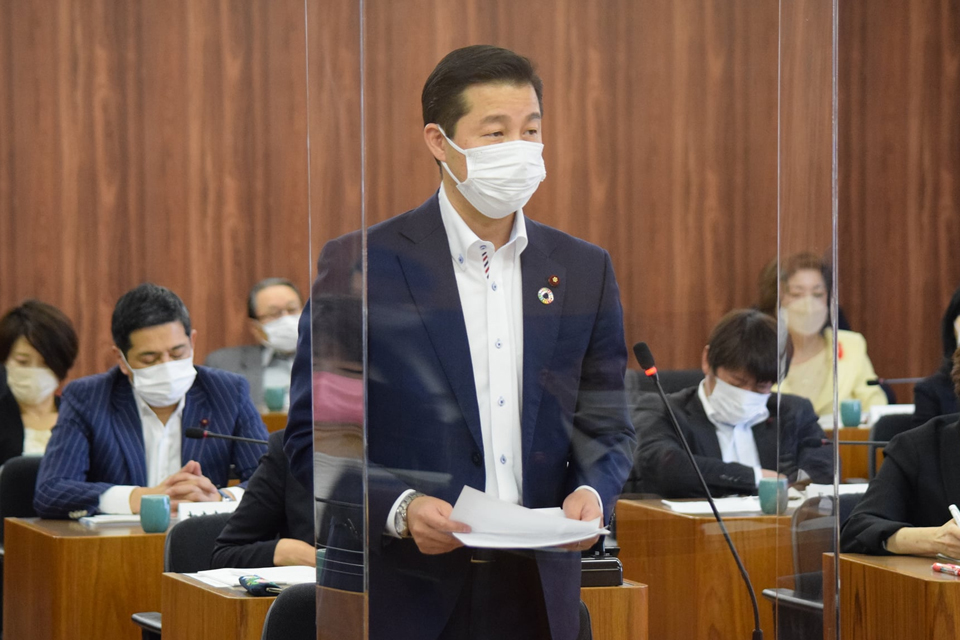 決算特別委員会が開かれ、本格的な論戦が開始