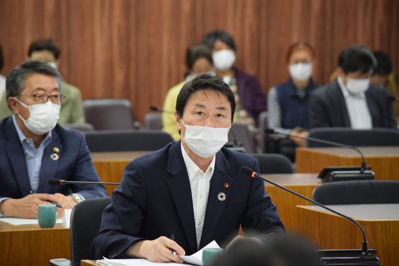 厚生委員会が招集され、「札幌市歯科口腔保健推進条例案」と条例案に対する陳情および補正予算等審査を行いました
