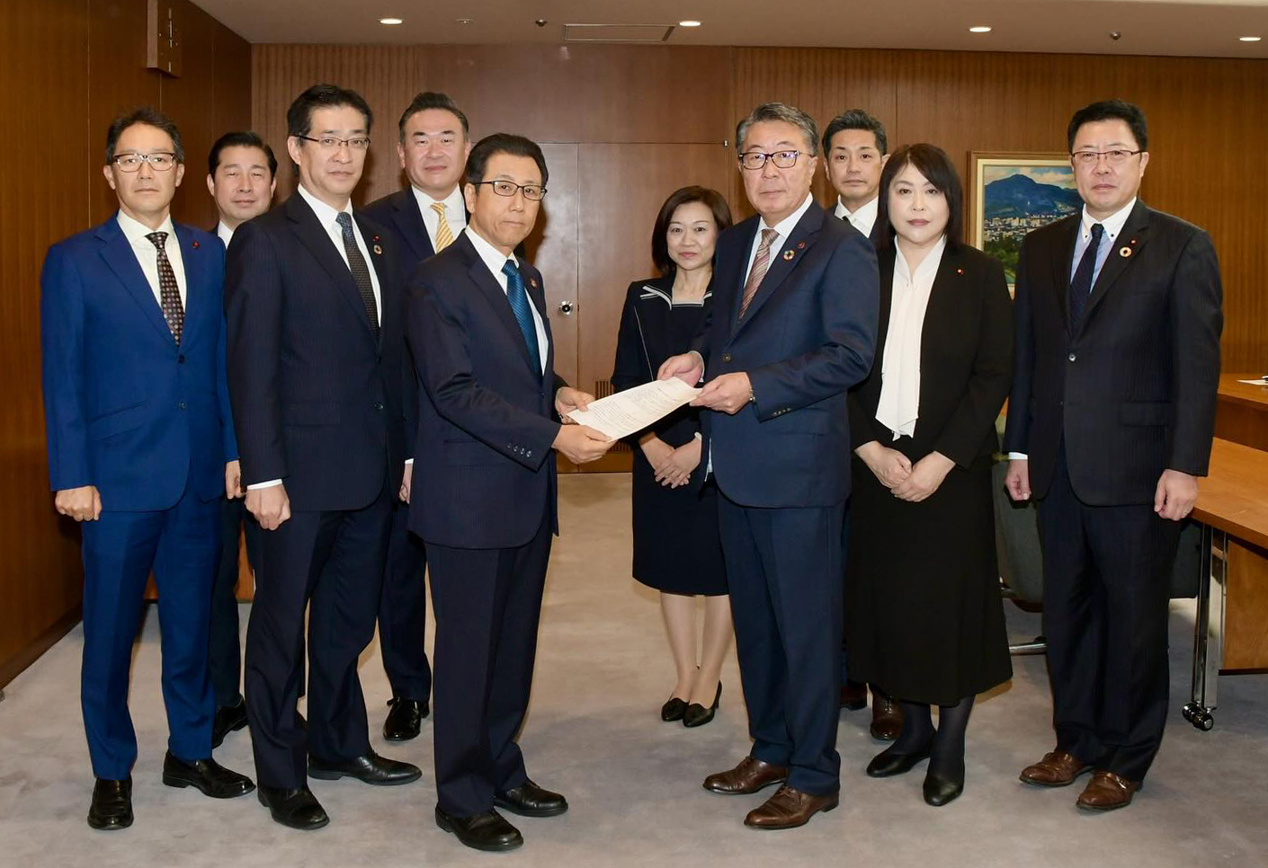秋元札幌市長に対し「持続可能な公共交通ネットワーク構築に向けた緊急要望」を提出